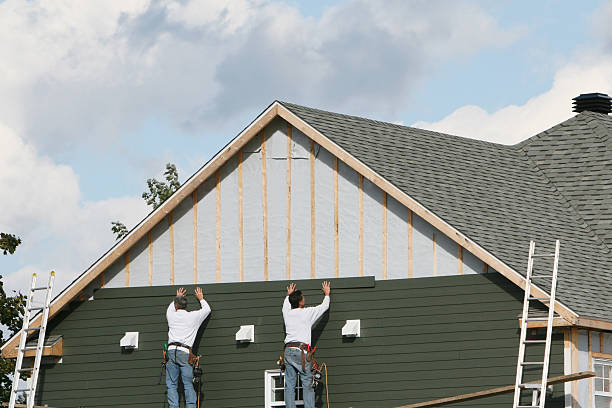 Professional Siding Installation technician working in Elkton, VA